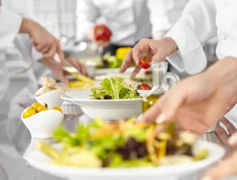 預(yù)制菜包裝機(jī)：提高效率、保持新鮮度的利器