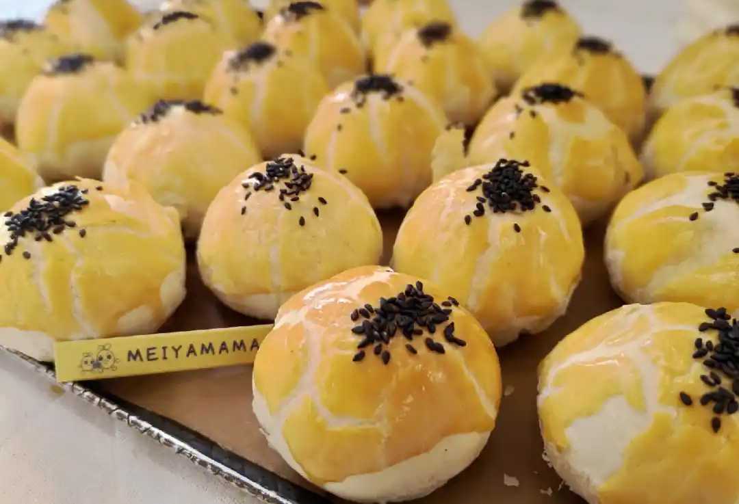 蛋黃酥月餅包裝機(jī)——傳統(tǒng)美味的現(xiàn)代封裝，守護(hù)經(jīng)典，傳遞心意