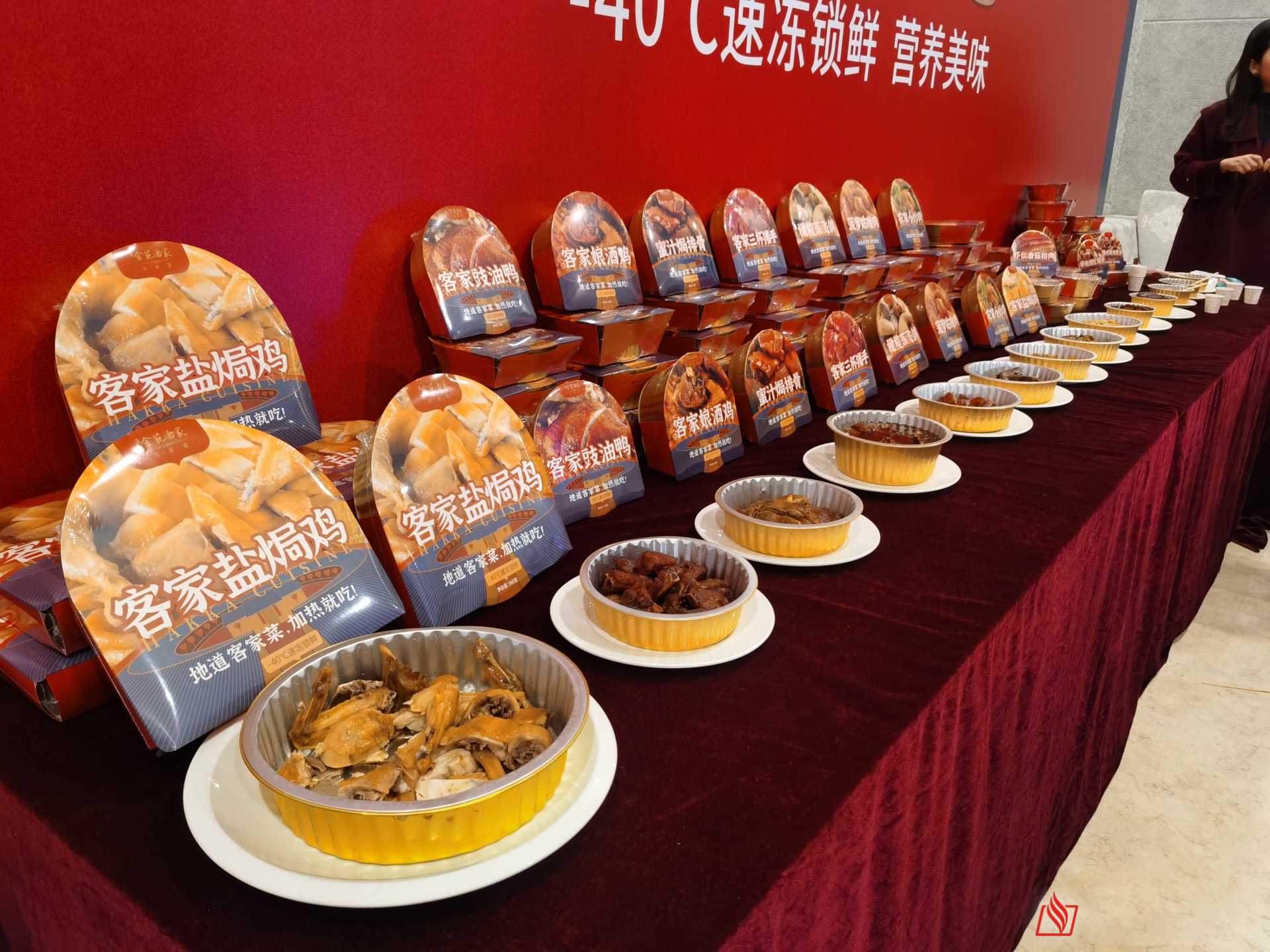 預(yù)制菜鎖鮮革命！一臺 “會呼吸” 的包裝機如何讓料理包媲美現(xiàn)做？