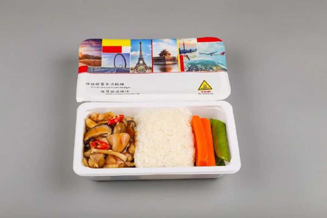 專業(yè)定制：呂工機械航空餐盒封口機，賦能中央廚房自動化升級